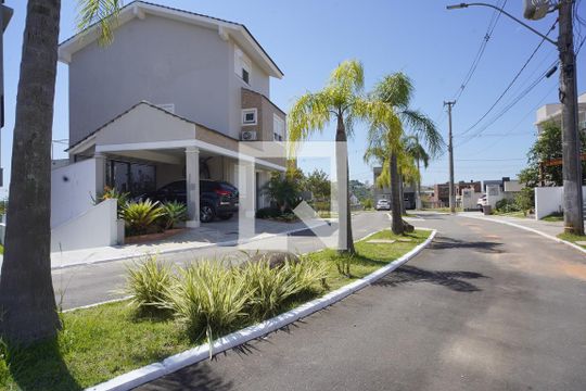 Fachada de casa à venda com 3 quartos, 218m² em Rio Branco, Porto Alegre