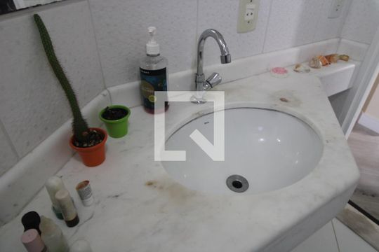 Pia do banheiro de apartamento à venda com 2 quartos, 50m² em Jardim Lallo, São Paulo