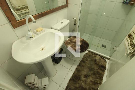 Banheiro  de apartamento à venda com 2 quartos, 49m² em Parada de Lucas, Rio de Janeiro