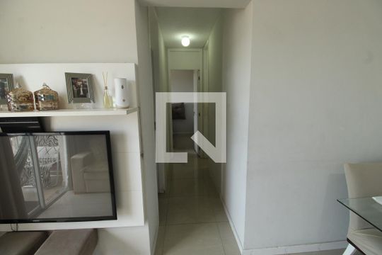 Corredor  de apartamento à venda com 2 quartos, 49m² em Parada de Lucas, Rio de Janeiro
