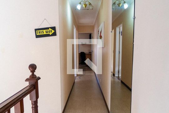 Corredor de casa à venda com 3 quartos, 210m² em Cidade Domitila, São Paulo