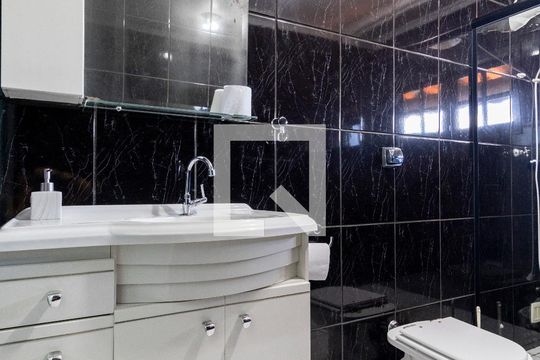 Banheiro do quarto 1 de casa à venda com 3 quartos, 191m² em Vila Ré, São Paulo