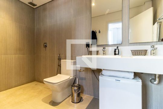 Banheiro da Suíte de apartamento à venda com 3 quartos, 200m² em Higienópolis, São Paulo