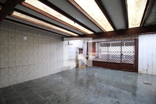 Garagem e quintal de casa à venda com 2 quartos, 110m² em Vila Marieta, São Paulo
