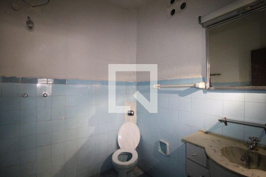 Banheiro de casa à venda com 2 quartos, 110m² em Vila Marieta, São Paulo
