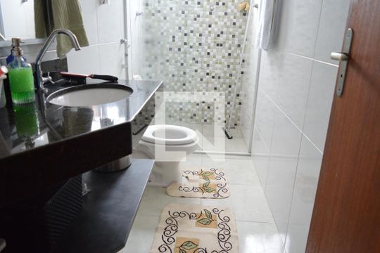 Banheiro de apartamento para alugar com 2 quartos, 65m² em Chácara Contagem, Contagem