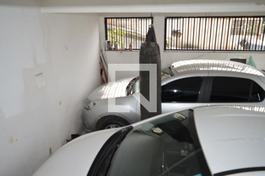 Garagem  de apartamento para alugar com 2 quartos, 65m² em Chácara Contagem, Contagem