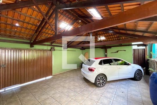 Garagem de casa à venda com 6 quartos, 250m² em Eldoradinho, Contagem