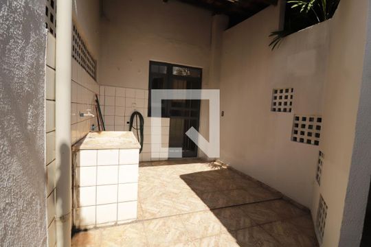 Área de Serviço de casa para alugar com 3 quartos, 140m² em Setor Leste Universitário, Goiânia