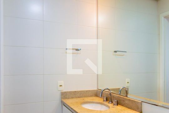 Banheiro da Suíte de apartamento para alugar com 2 quartos, 66m² em Melville Empresarial I E Ii, Barueri