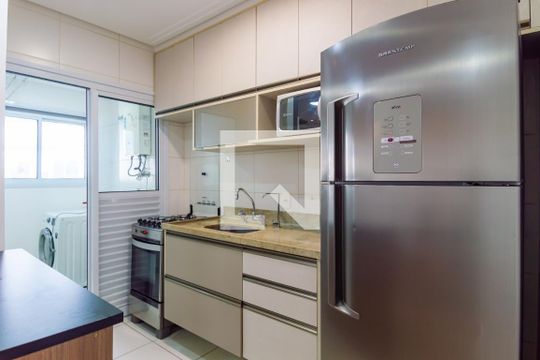 Cozinha de apartamento para alugar com 2 quartos, 66m² em Melville Empresarial I E Ii, Barueri