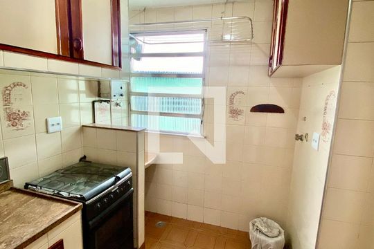 Cozinha de apartamento para alugar com 2 quartos, 50m² em Inhaúma, Rio de Janeiro