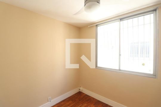 Quarto 2 de apartamento para alugar com 2 quartos, 47m² em Porto Novo, São Gonçalo