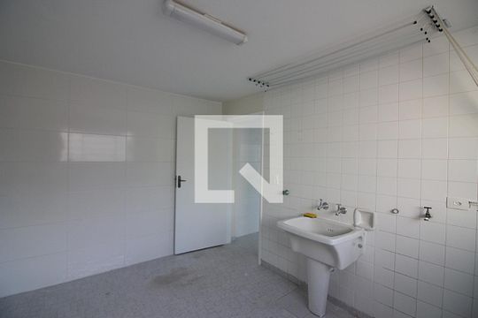 Área de Serviço de casa para alugar com 3 quartos, 235m² em Nova Petrópolis, São Bernardo do Campo