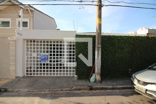 Fachada de casa para alugar com 3 quartos, 235m² em Nova Petrópolis, São Bernardo do Campo