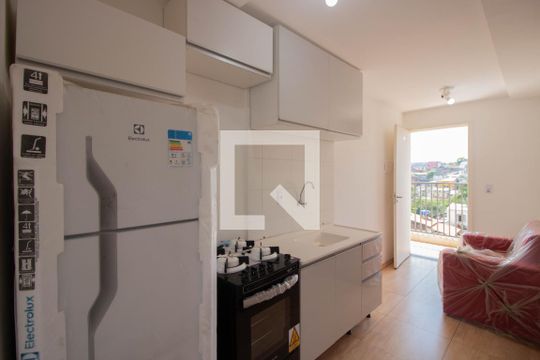 Sala/Cozinha de apartamento para alugar com 2 quartos, 28m² em Cidade Antônio Estevão de Carvalho, São Paulo