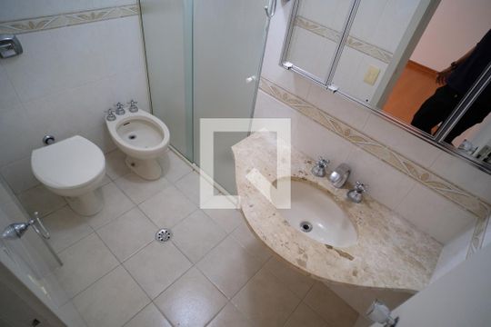 Banheiro da Suíte de apartamento para alugar com 3 quartos, 106m² em Pinheiros, São Paulo