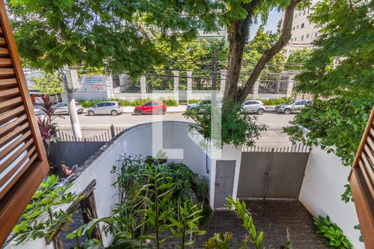 Vista de casa para alugar com 3 quartos, 400m² em Parque Colonial, São Paulo