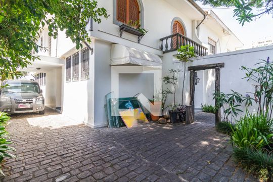 Garagem de casa para alugar com 3 quartos, 400m² em Parque Colonial, São Paulo