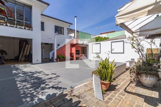 Quintal de casa para alugar com 3 quartos, 400m² em Parque Colonial, São Paulo