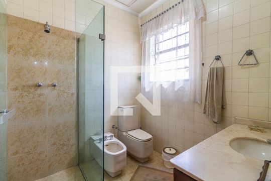 Banheiro da Suíte de casa para alugar com 3 quartos, 400m² em Parque Colonial, São Paulo