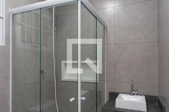 Banheiro de casa para alugar com 1 quarto, 45m² em Vila Gustavo, São Paulo