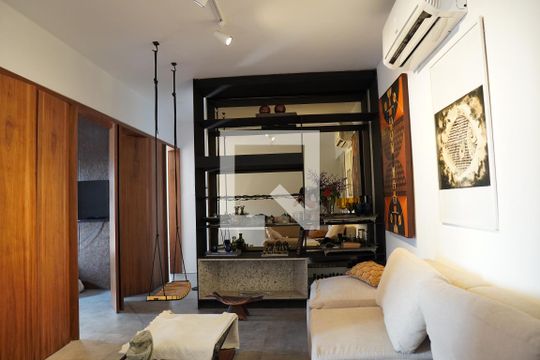 Sala de apartamento à venda com 2 quartos, 61m² em Cerqueira César, São Paulo