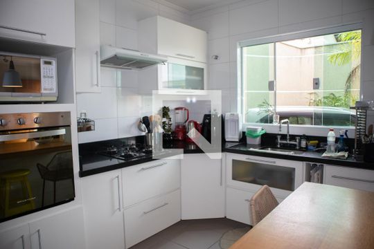 Cozinha de casa à venda com 3 quartos, 100m² em Tremembé, São Paulo