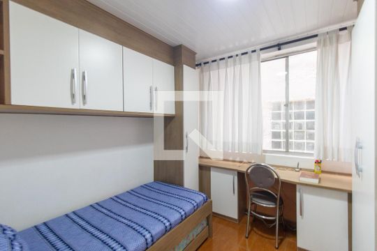 Quarto 1 de apartamento à venda com 2 quartos, 43m² em Centro, Curitiba