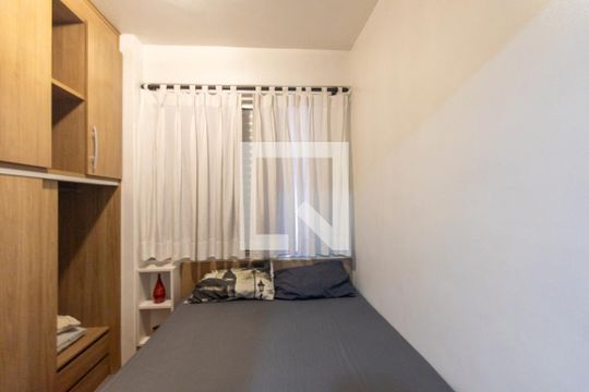 Quarto 2 de apartamento à venda com 2 quartos, 43m² em Centro, Curitiba