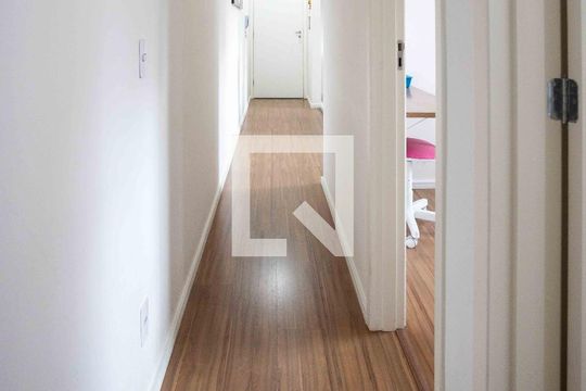 Corredor de apartamento para alugar com 2 quartos, 45m² em Piraporinha, Diadema