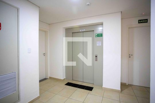Hall de entrada de apartamento para alugar com 2 quartos, 45m² em Piraporinha, Diadema