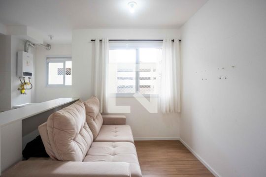 Sala de apartamento para alugar com 2 quartos, 45m² em Piraporinha, Diadema