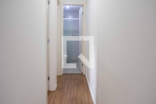 Corredor de apartamento para alugar com 2 quartos, 45m² em Piraporinha, Diadema