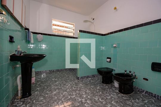 Banheiro de casa à venda com 2 quartos, 252m² em Independência, São Bernardo do Campo