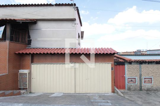 Fachada de casa para alugar com 3 quartos, 180m² em Mantiqueira, Belo Horizonte