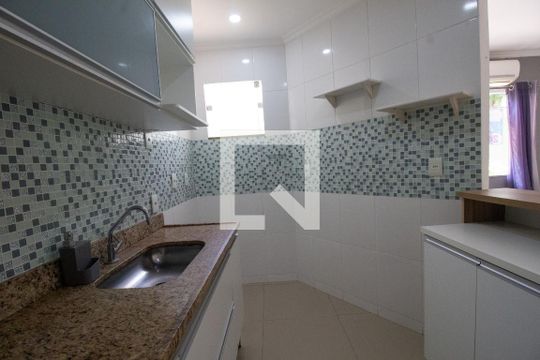 Cozinha de casa de condomínio para alugar com 2 quartos, 98m² em Vargem Grande, Rio de Janeiro