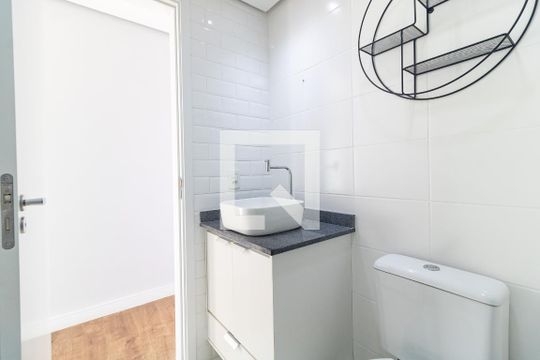 Banheiro Social de apartamento à venda com 3 quartos, 61m² em Parque Fongaro, São Paulo