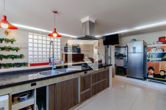 Cozinha de casa à venda com 3 quartos, 350m² em Jardim Piracuama, São Paulo