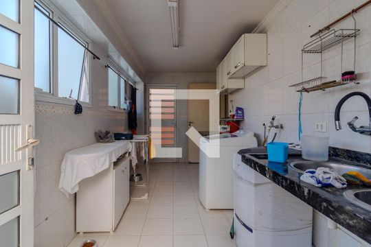Área de serviço de casa à venda com 3 quartos, 350m² em Jardim Piracuama, São Paulo