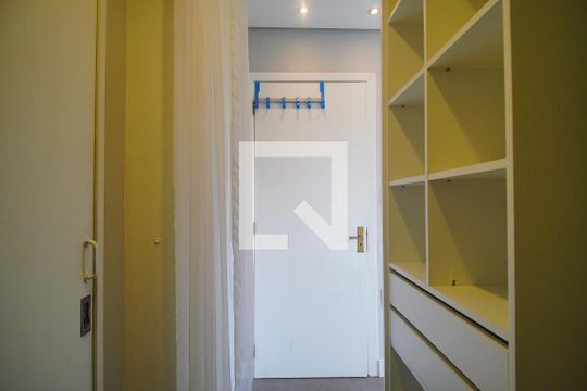 Closet da suíte de apartamento para alugar com 2 quartos, 89m² em Boa Vista, Novo Hamburgo