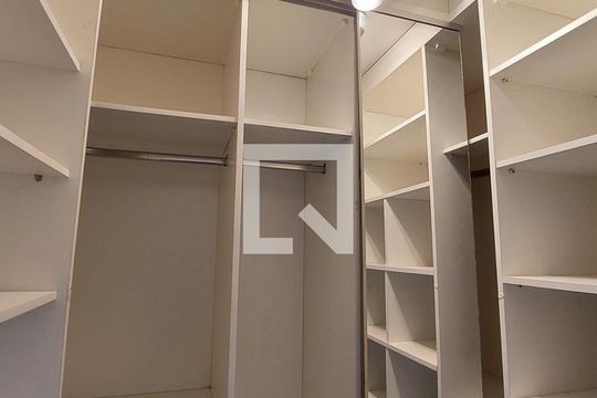 Closet de casa à venda com 3 quartos, 292m² em Jardim Las Vegas, Santo André