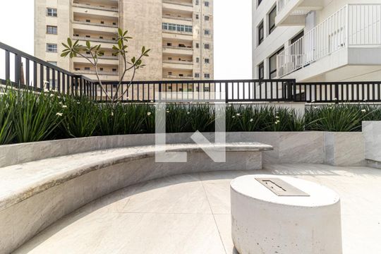 Lareira de apartamento para alugar com 1 quarto, 33m² em República, São Paulo