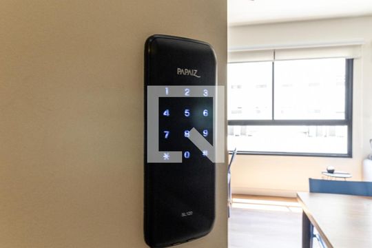 Fechadura Eletrônica de apartamento para alugar com 1 quarto, 33m² em República, São Paulo