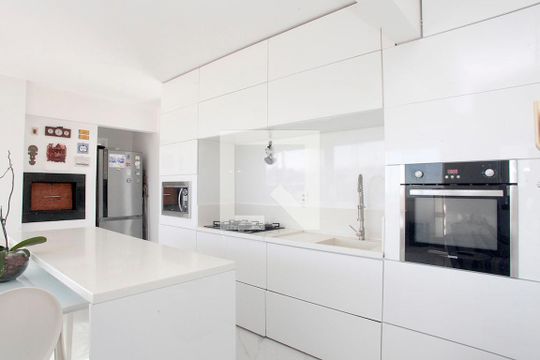 Cozinha de apartamento para alugar com 3 quartos, 200m² em Auxiliadora, Porto Alegre