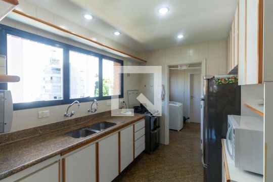 Cozinha de apartamento à venda com 3 quartos, 176m² em Vila Mariana, São Paulo