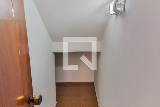 Armario Escadas de casa à venda com 5 quartos, 261m² em Instituto de Previdencia, São Paulo