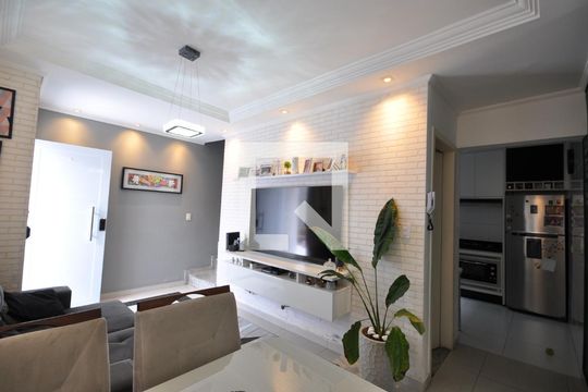 Sala de casa de condomínio para alugar com 2 quartos, 72m² em Vila Nilo, São Paulo