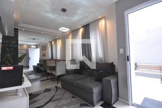 Sala de casa de condomínio para alugar com 2 quartos, 72m² em Vila Nilo, São Paulo