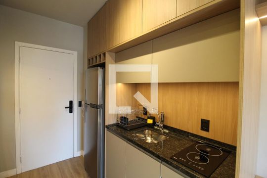 Cozinha de kitnet/studio para alugar com 1 quarto, 24m² em Vila Olímpia, São Paulo